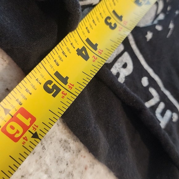 Forever 21 kiss shirt small.                   Bin 30 - Picture 8 of 10